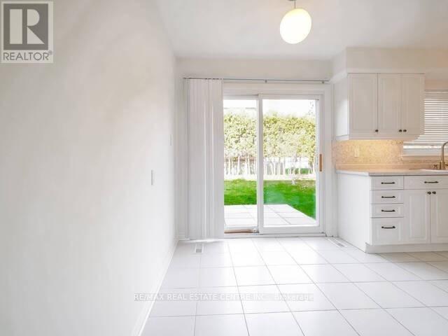 1723 Chalkdene Grove, Mississauga, Ontario  L4W 2C2 - Photo 20 - W12391536