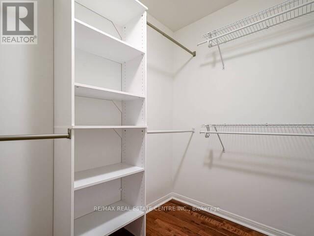 1723 Chalkdene Grove, Mississauga, Ontario  L4W 2C2 - Photo 27 - W12391536