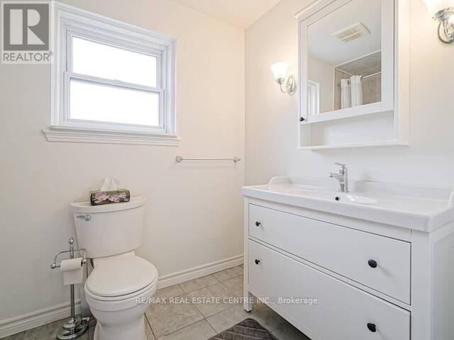 1723 Chalkdene Grove, Mississauga, Ontario  L4W 2C2 - Photo 31 - W12391536