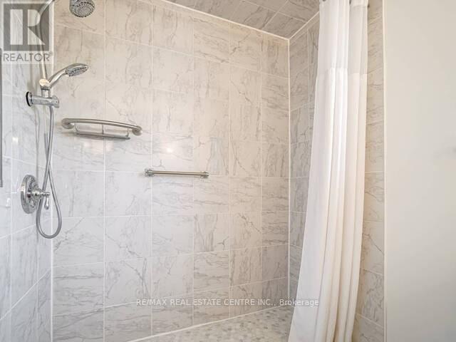 1723 Chalkdene Grove, Mississauga, Ontario  L4W 2C2 - Photo 32 - W12391536