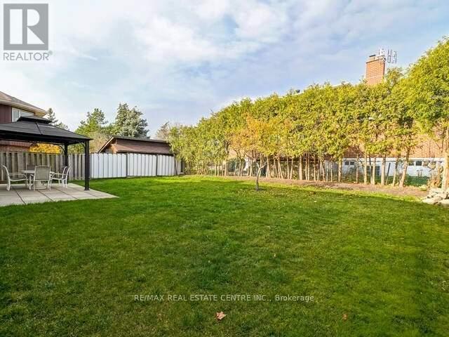 1723 Chalkdene Grove, Mississauga, Ontario  L4W 2C2 - Photo 33 - W12391536
