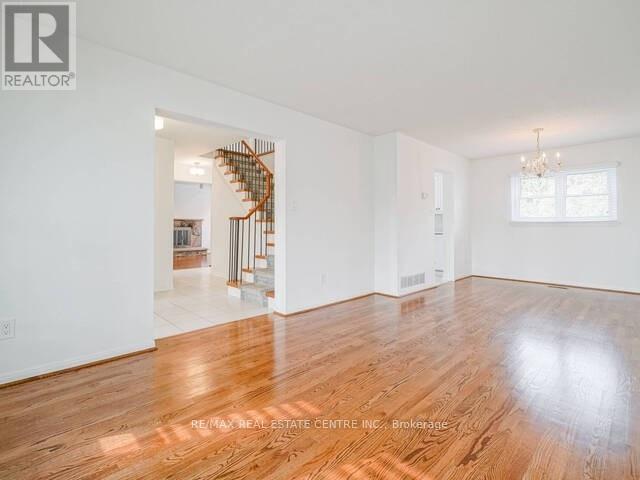 1723 Chalkdene Grove, Mississauga, Ontario  L4W 2C2 - Photo 7 - W12391536