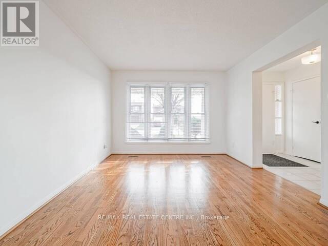 1723 Chalkdene Grove, Mississauga, Ontario  L4W 2C2 - Photo 8 - W12391536