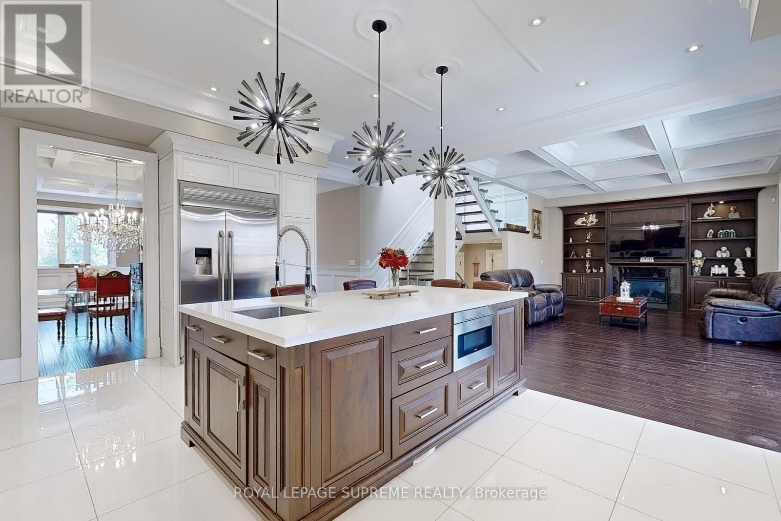52b Cork Avenue, Toronto (Yorkdale-Glen Park), Ontario  M6B 2X8 - Photo 11 - W12391584