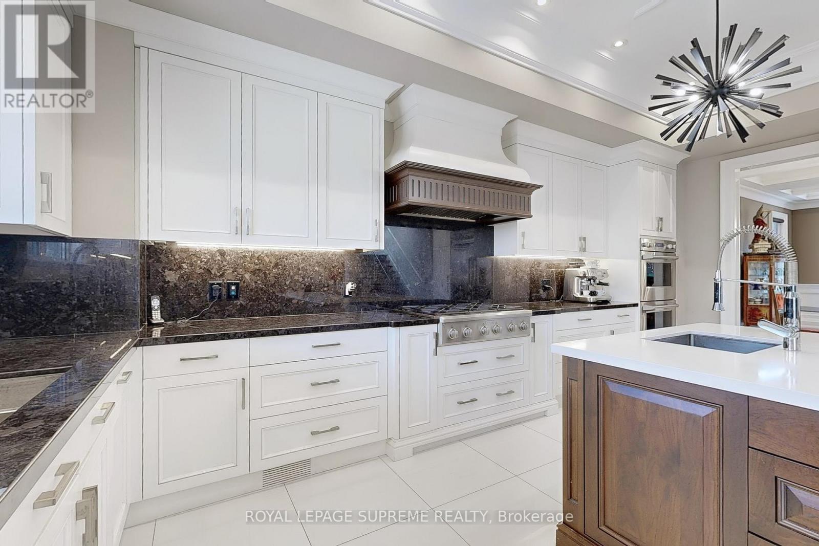 52b Cork Avenue, Toronto (Yorkdale-Glen Park), Ontario  M6B 2X8 - Photo 12 - W12391584