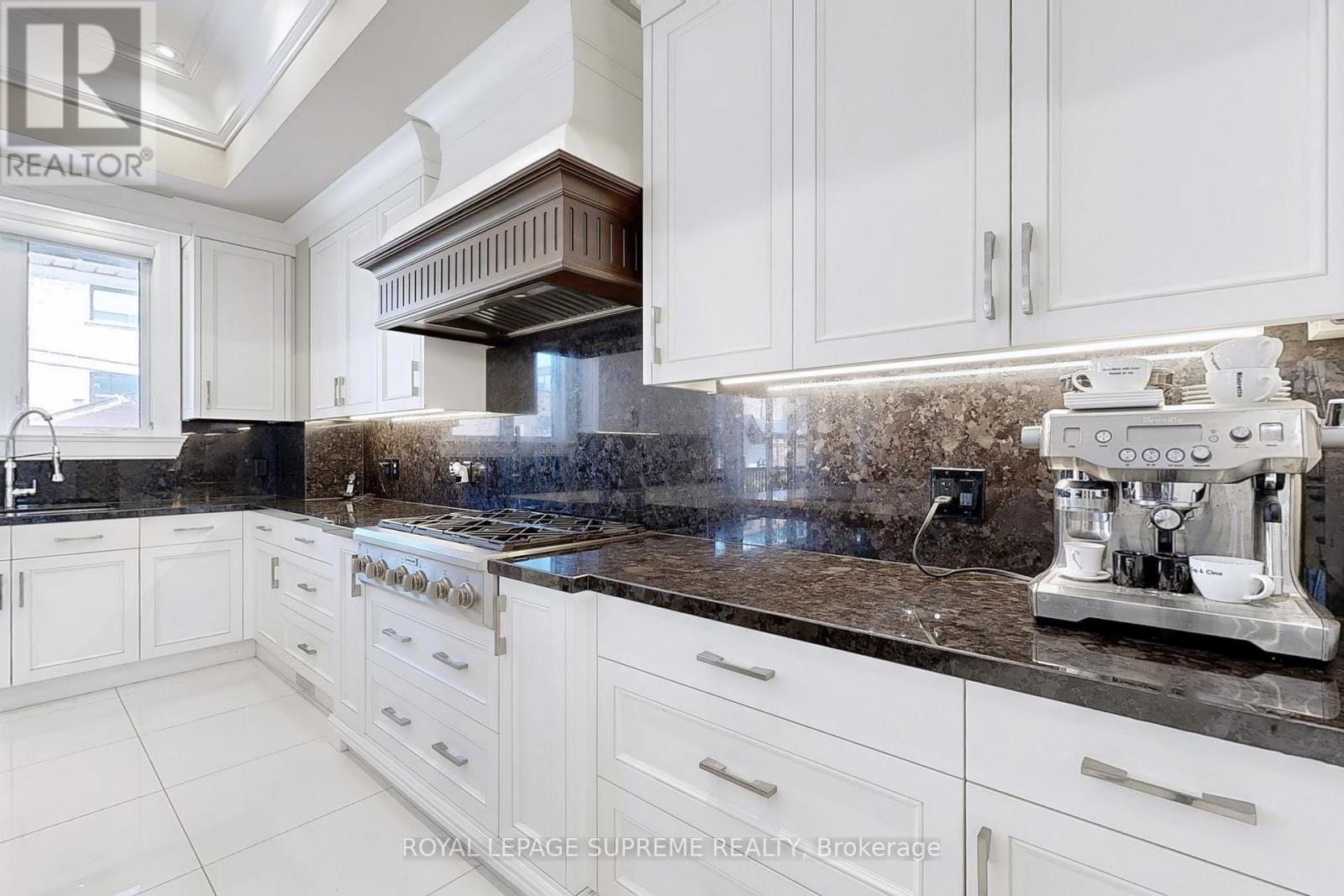 52b Cork Avenue, Toronto (Yorkdale-Glen Park), Ontario  M6B 2X8 - Photo 13 - W12391584