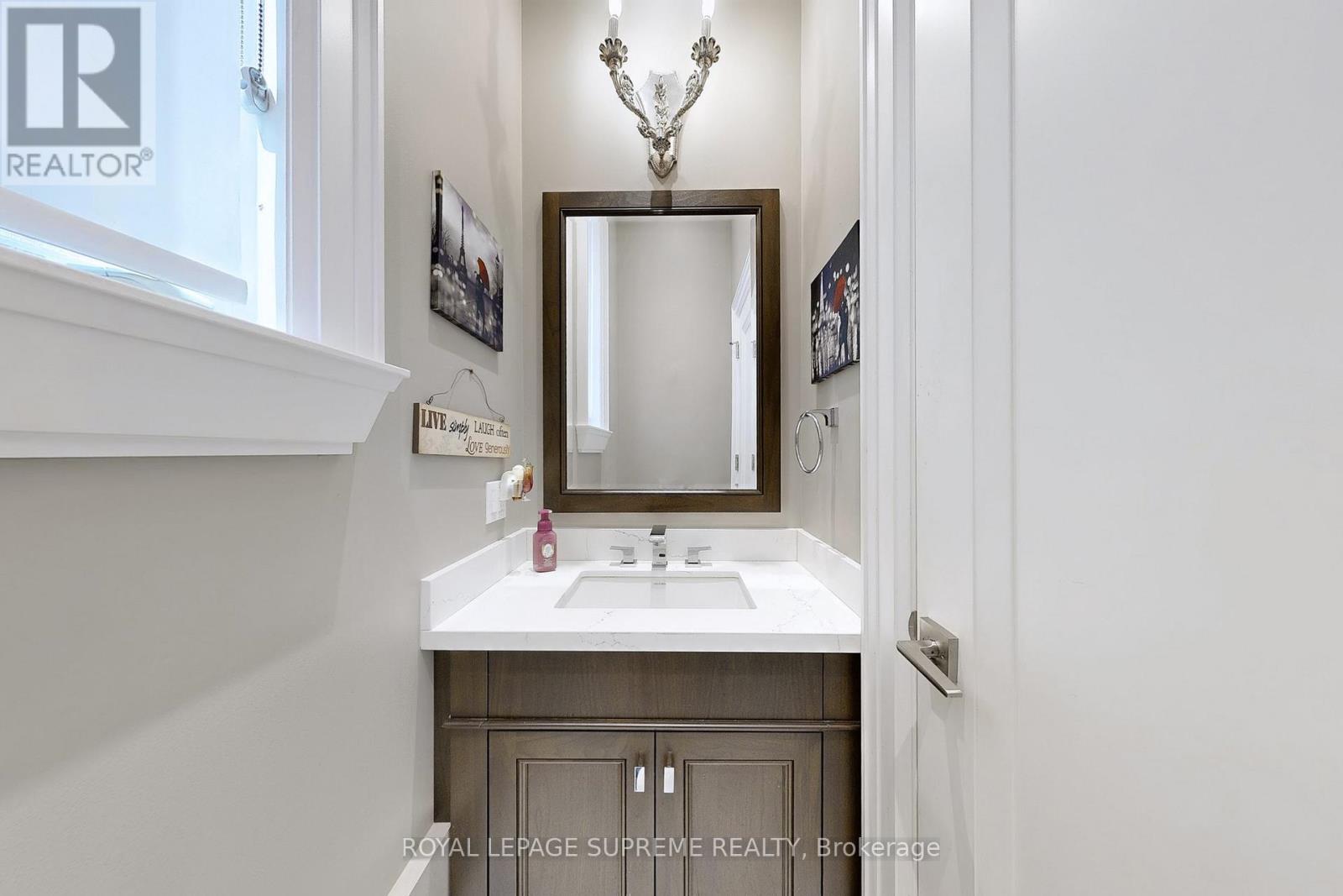 52b Cork Avenue, Toronto (Yorkdale-Glen Park), Ontario  M6B 2X8 - Photo 17 - W12391584