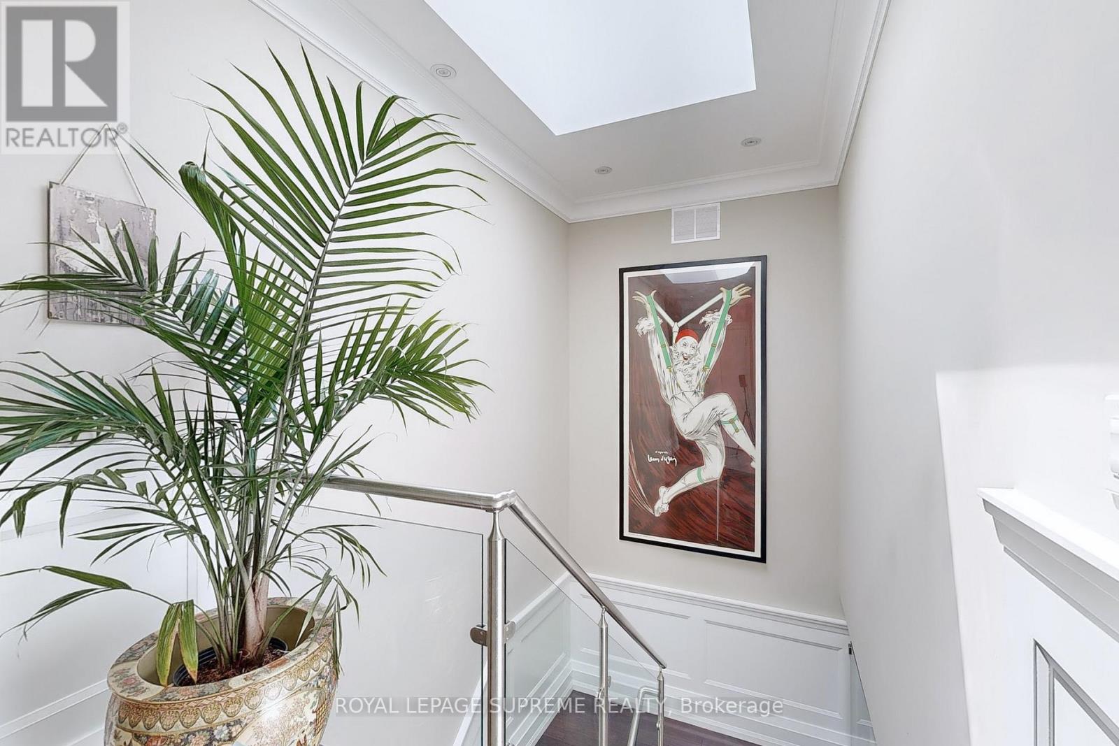 52b Cork Avenue, Toronto (Yorkdale-Glen Park), Ontario  M6B 2X8 - Photo 18 - W12391584