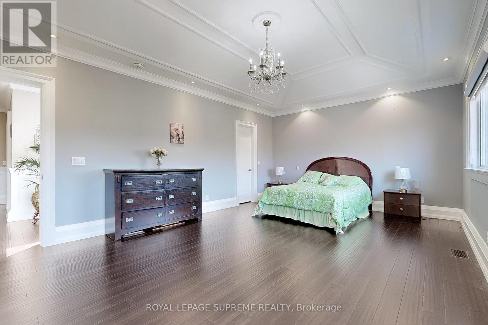 52b Cork Avenue, Toronto (Yorkdale-Glen Park), Ontario  M6B 2X8 - Photo 21 - W12391584