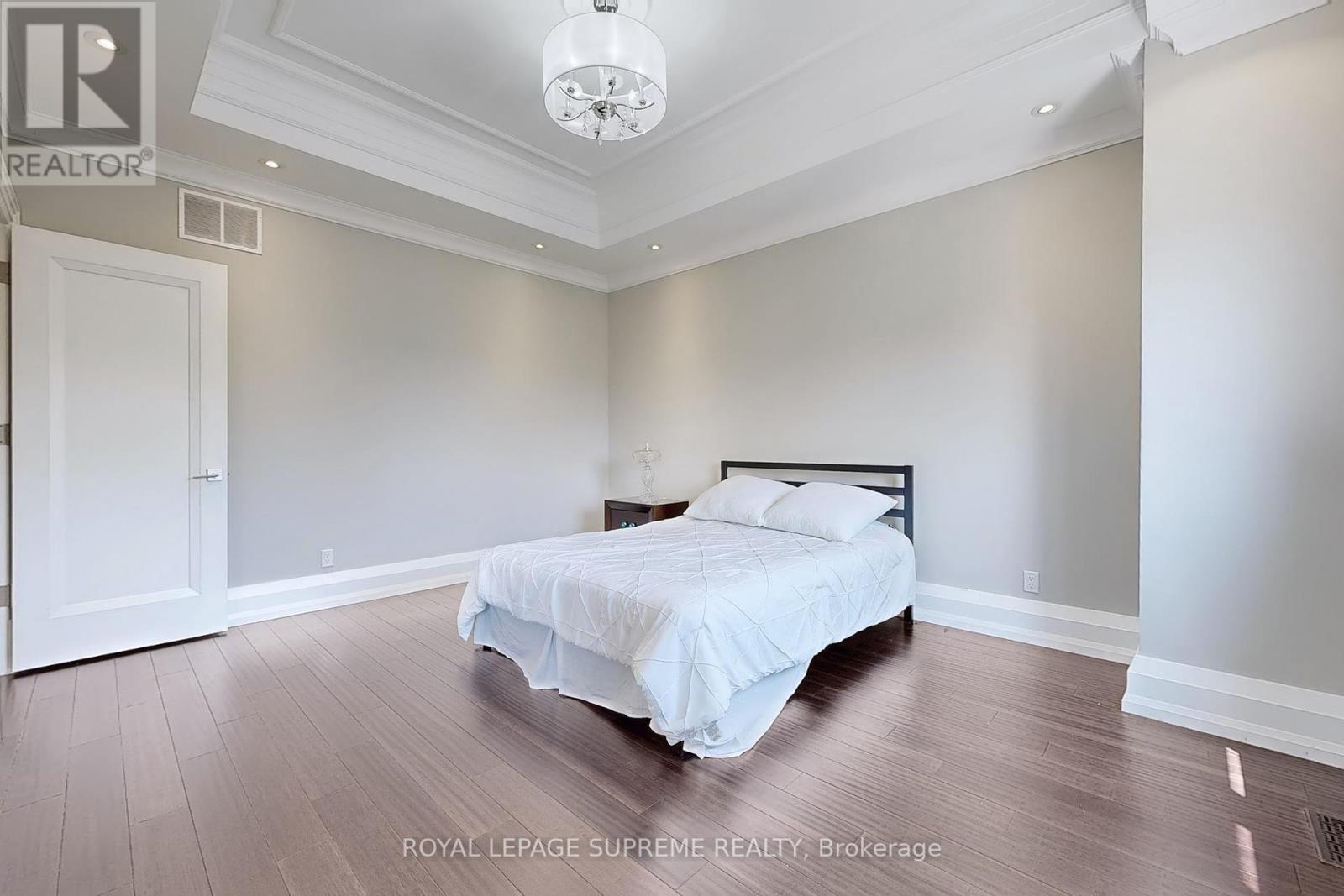 52b Cork Avenue, Toronto (Yorkdale-Glen Park), Ontario  M6B 2X8 - Photo 27 - W12391584