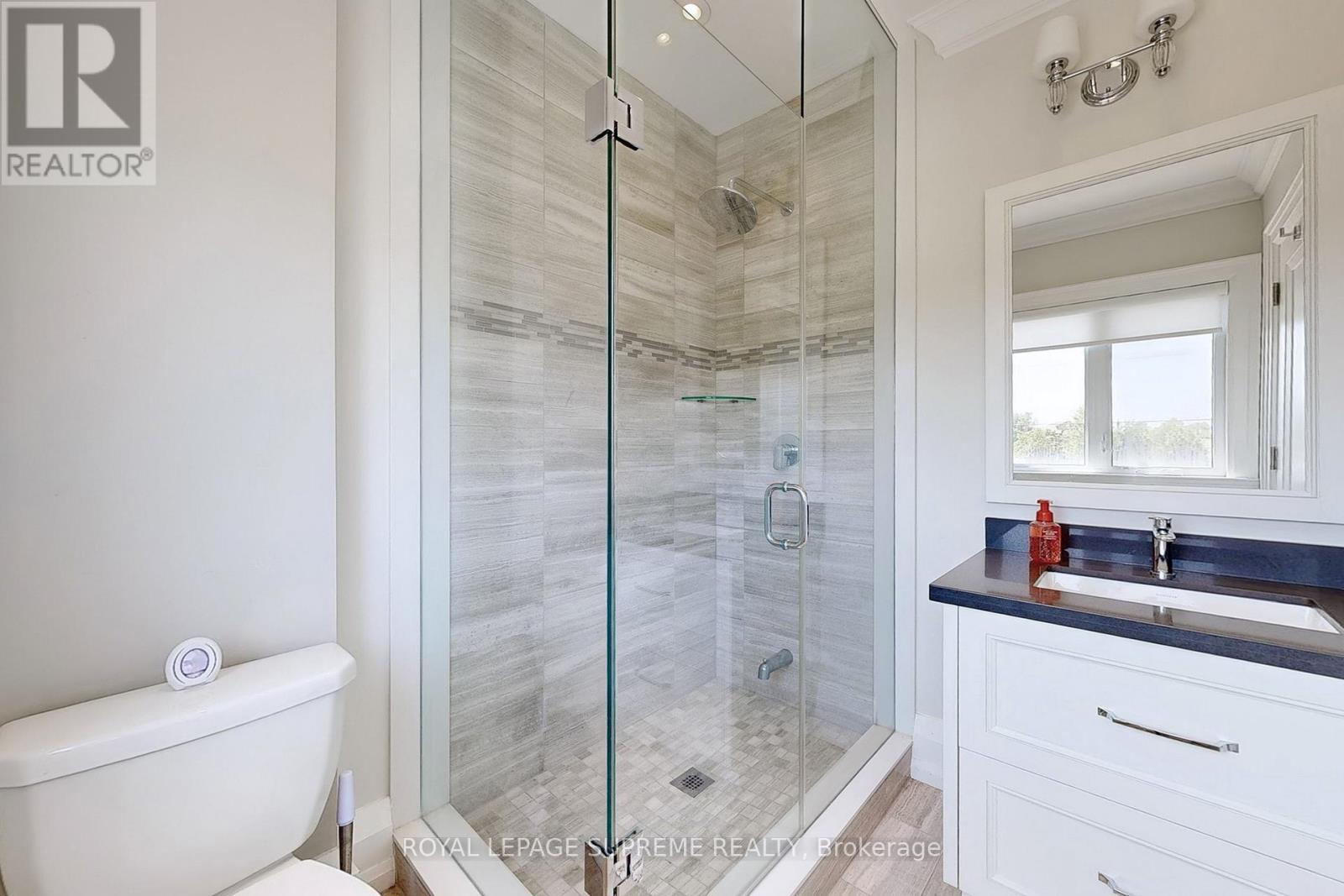52b Cork Avenue, Toronto (Yorkdale-Glen Park), Ontario  M6B 2X8 - Photo 28 - W12391584