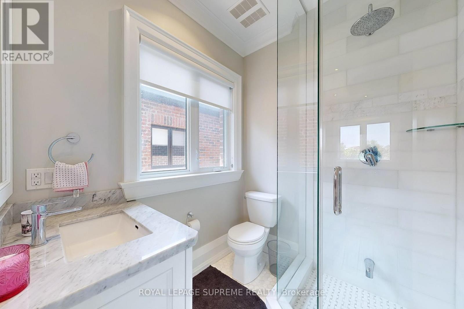 52b Cork Avenue, Toronto (Yorkdale-Glen Park), Ontario  M6B 2X8 - Photo 32 - W12391584