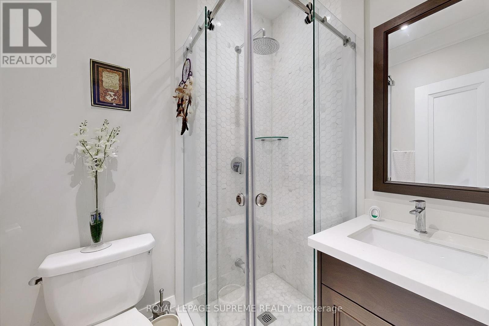 52b Cork Avenue, Toronto (Yorkdale-Glen Park), Ontario  M6B 2X8 - Photo 35 - W12391584
