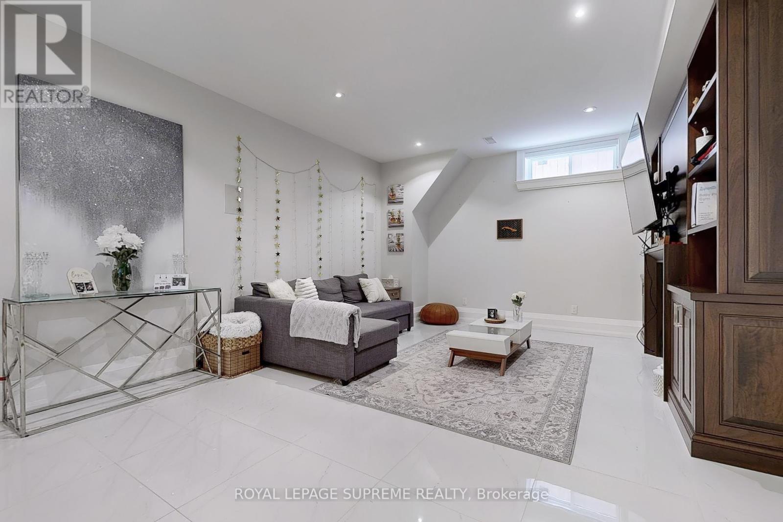 52b Cork Avenue, Toronto (Yorkdale-Glen Park), Ontario  M6B 2X8 - Photo 37 - W12391584
