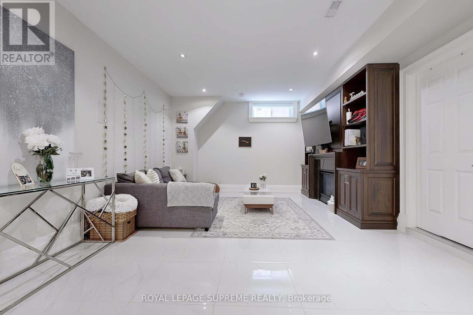 52b Cork Avenue, Toronto (Yorkdale-Glen Park), Ontario  M6B 2X8 - Photo 38 - W12391584