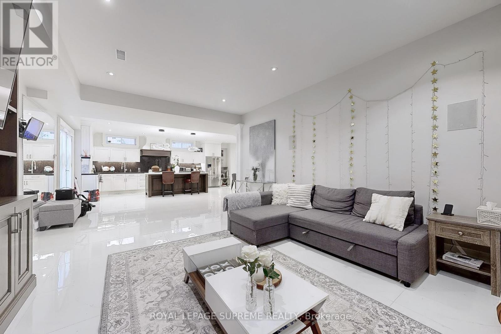 52b Cork Avenue, Toronto (Yorkdale-Glen Park), Ontario  M6B 2X8 - Photo 39 - W12391584