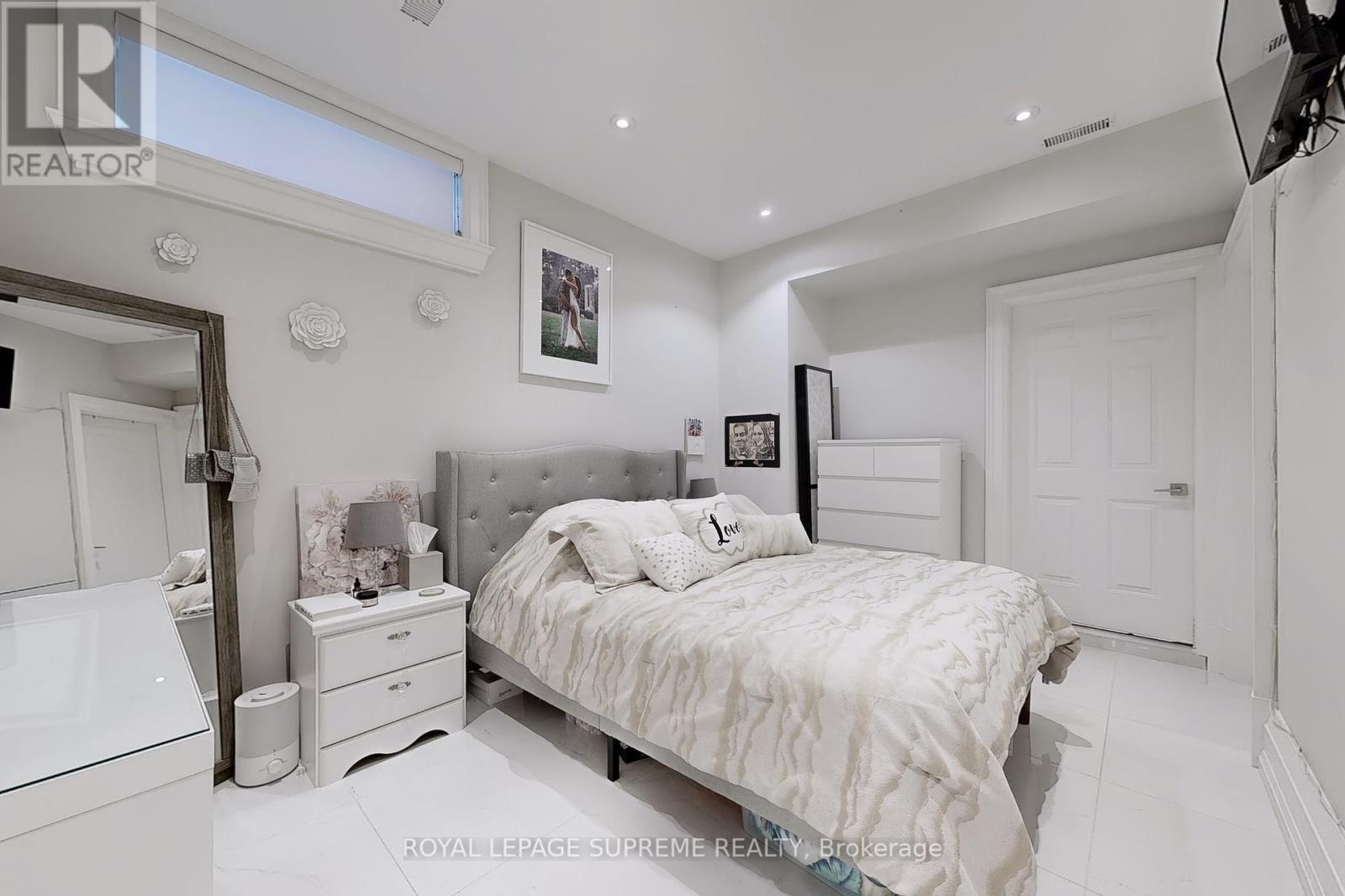 52b Cork Avenue, Toronto (Yorkdale-Glen Park), Ontario  M6B 2X8 - Photo 43 - W12391584