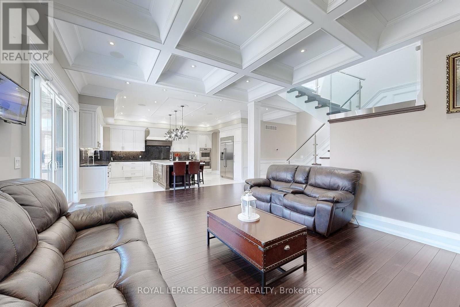 52b Cork Avenue, Toronto (Yorkdale-Glen Park), Ontario  M6B 2X8 - Photo 6 - W12391584
