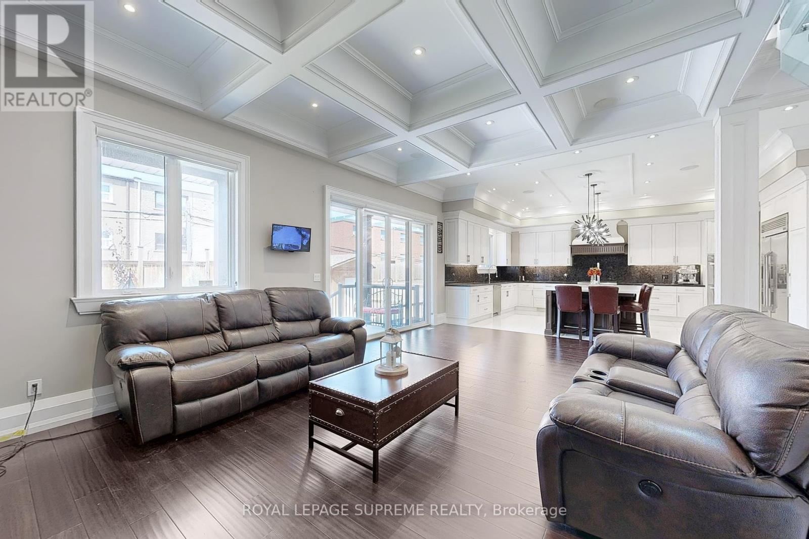 52b Cork Avenue, Toronto (Yorkdale-Glen Park), Ontario  M6B 2X8 - Photo 7 - W12391584