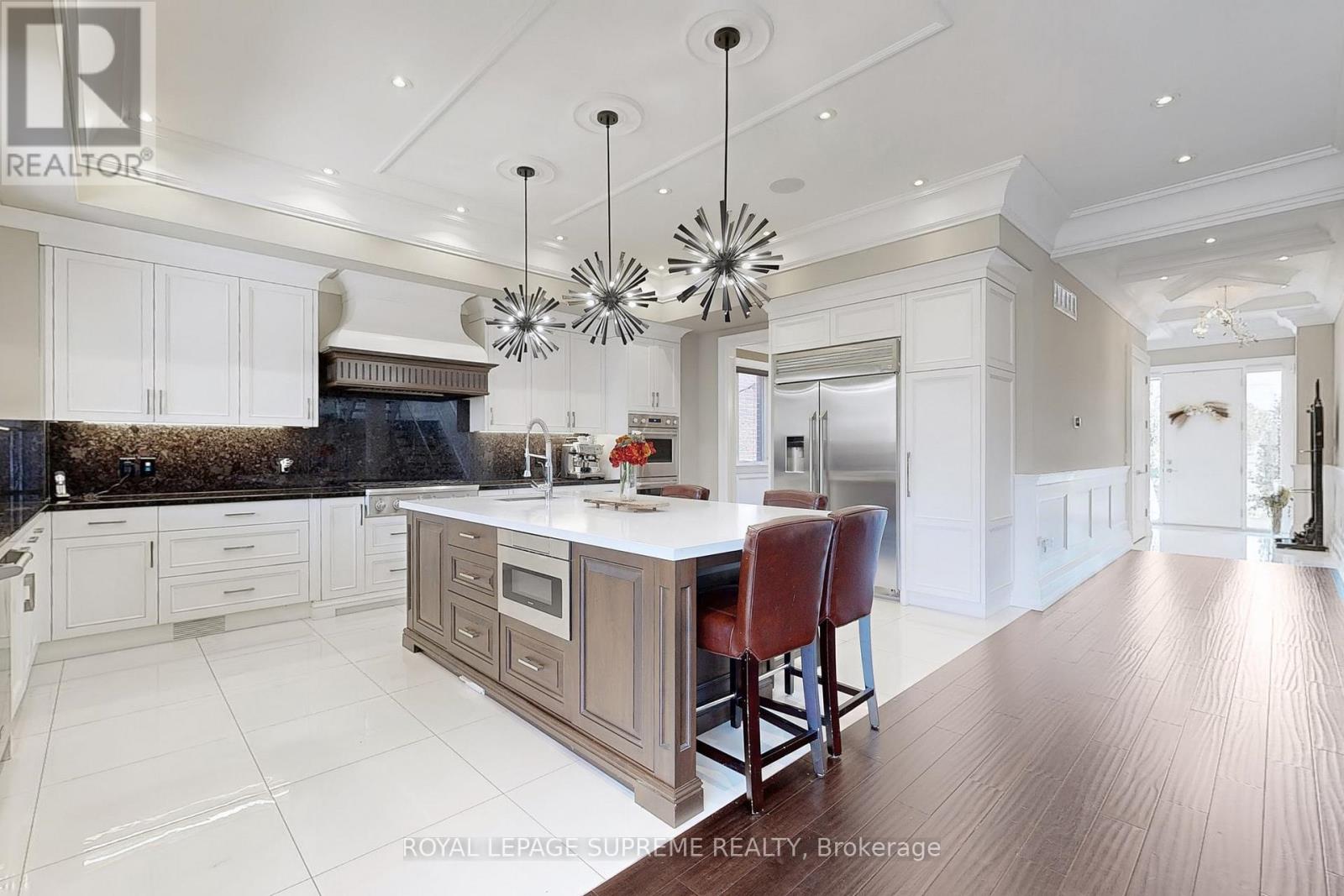 52b Cork Avenue, Toronto (Yorkdale-Glen Park), Ontario  M6B 2X8 - Photo 8 - W12391584