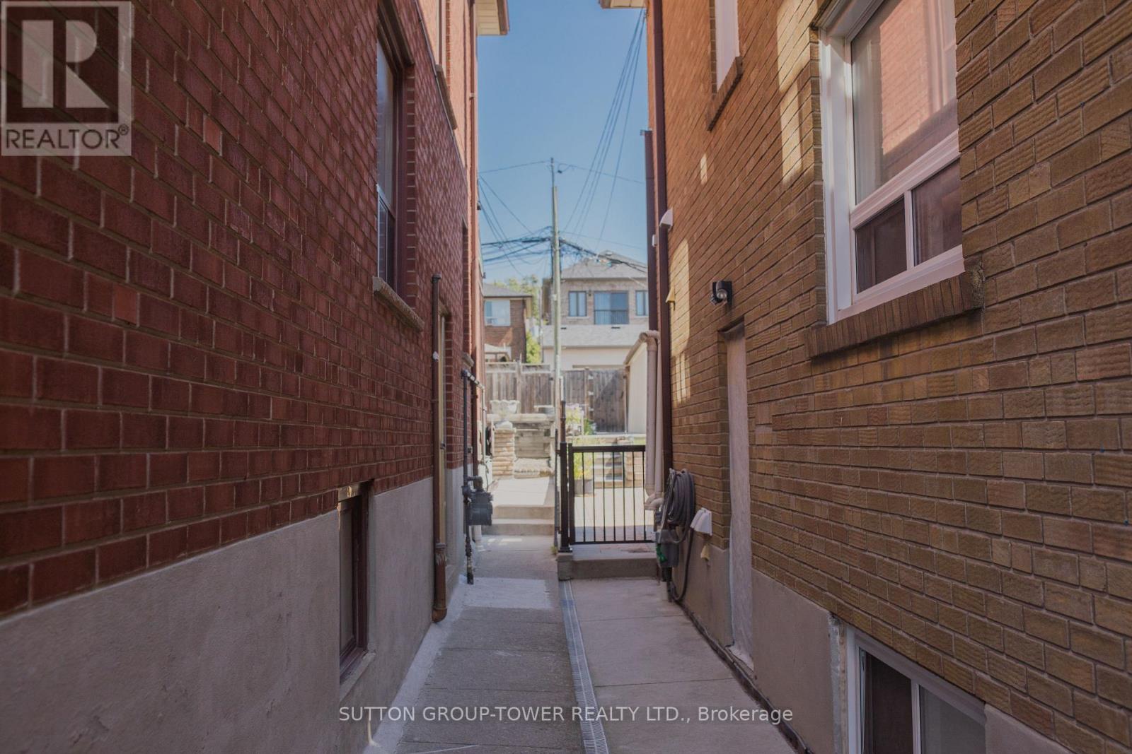 107 Caledonia Road, Toronto, Ontario  M6E 4S8 - Photo 30 - W12391604