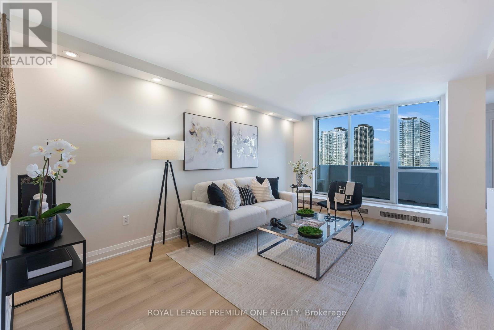 608 - 60 Southport Street, Toronto (High Park-Swansea), Ontario  M6S 3N4 - Photo 5 - W12391612