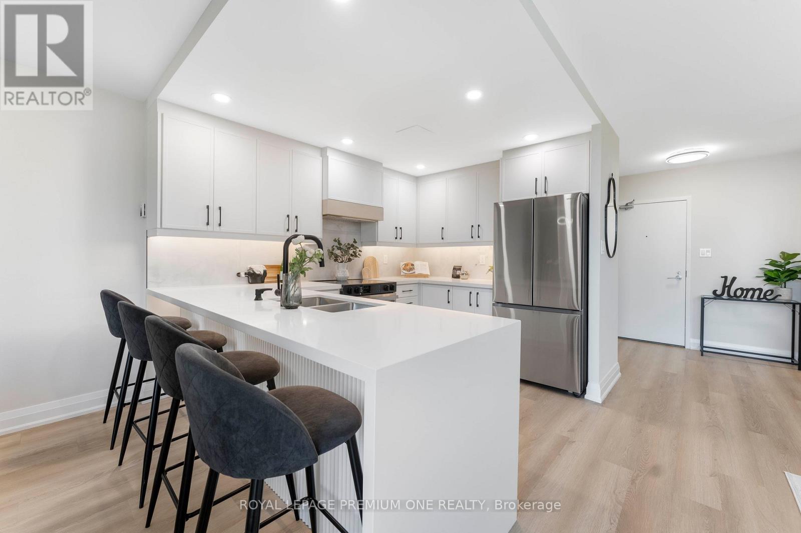 608 - 60 Southport Street, Toronto (High Park-Swansea), Ontario  M6S 3N4 - Photo 6 - W12391612
