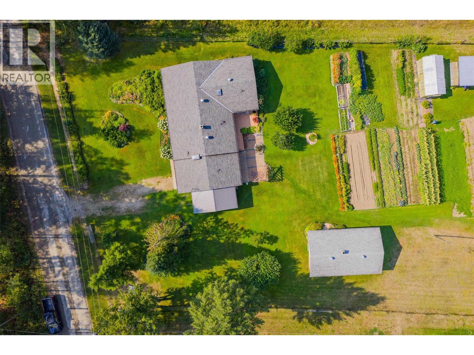 3712 Thorpe Road, Krestova, British Columbia  V0G 1H2 - Photo 3 - 10362066