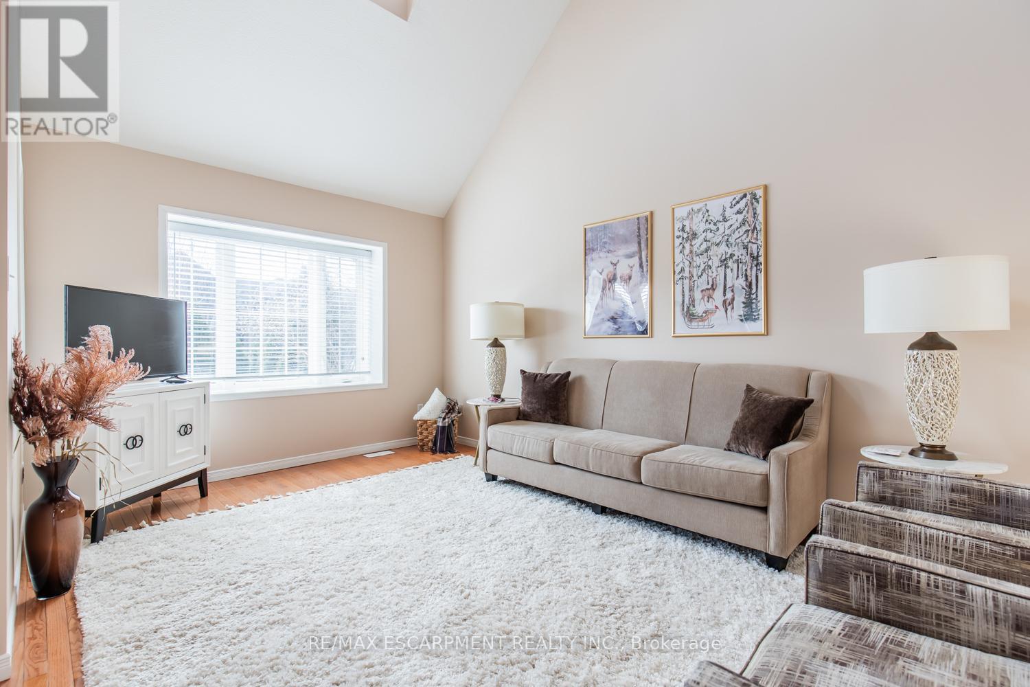 2 - 188 Livingston Avenue, Grimsby, Ontario  L3M 5R7 - Photo 12 - X12391560