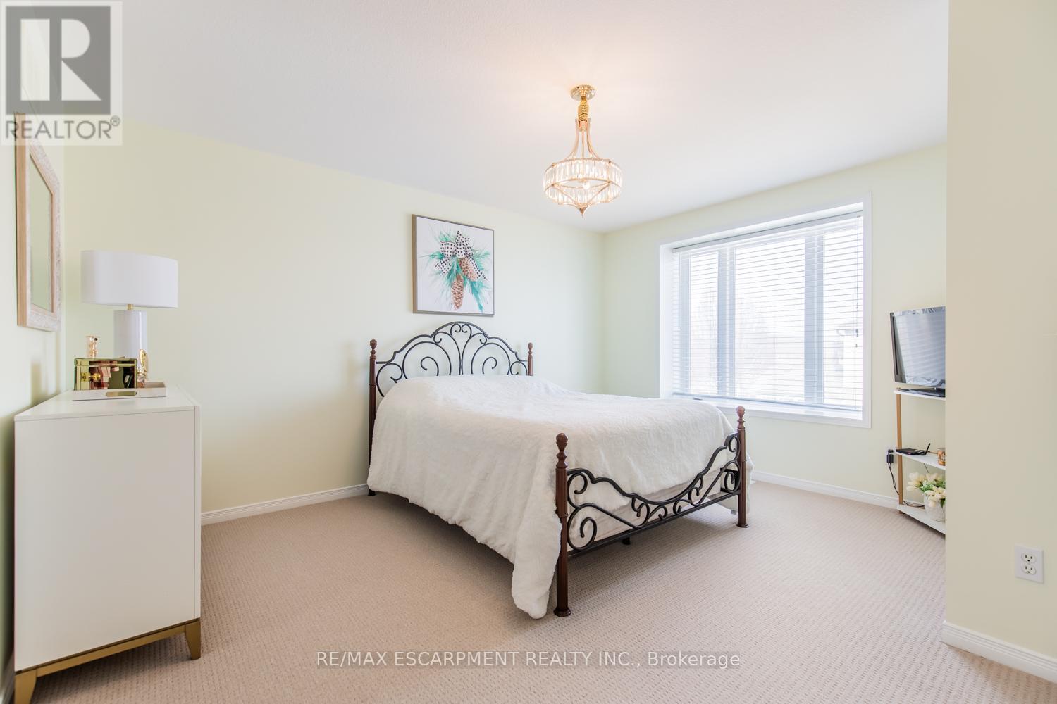 2 - 188 Livingston Avenue, Grimsby, Ontario  L3M 5R7 - Photo 15 - X12391560