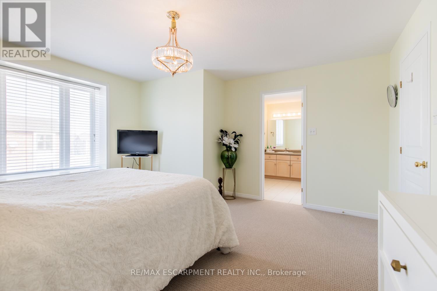 2 - 188 Livingston Avenue, Grimsby, Ontario  L3M 5R7 - Photo 16 - X12391560