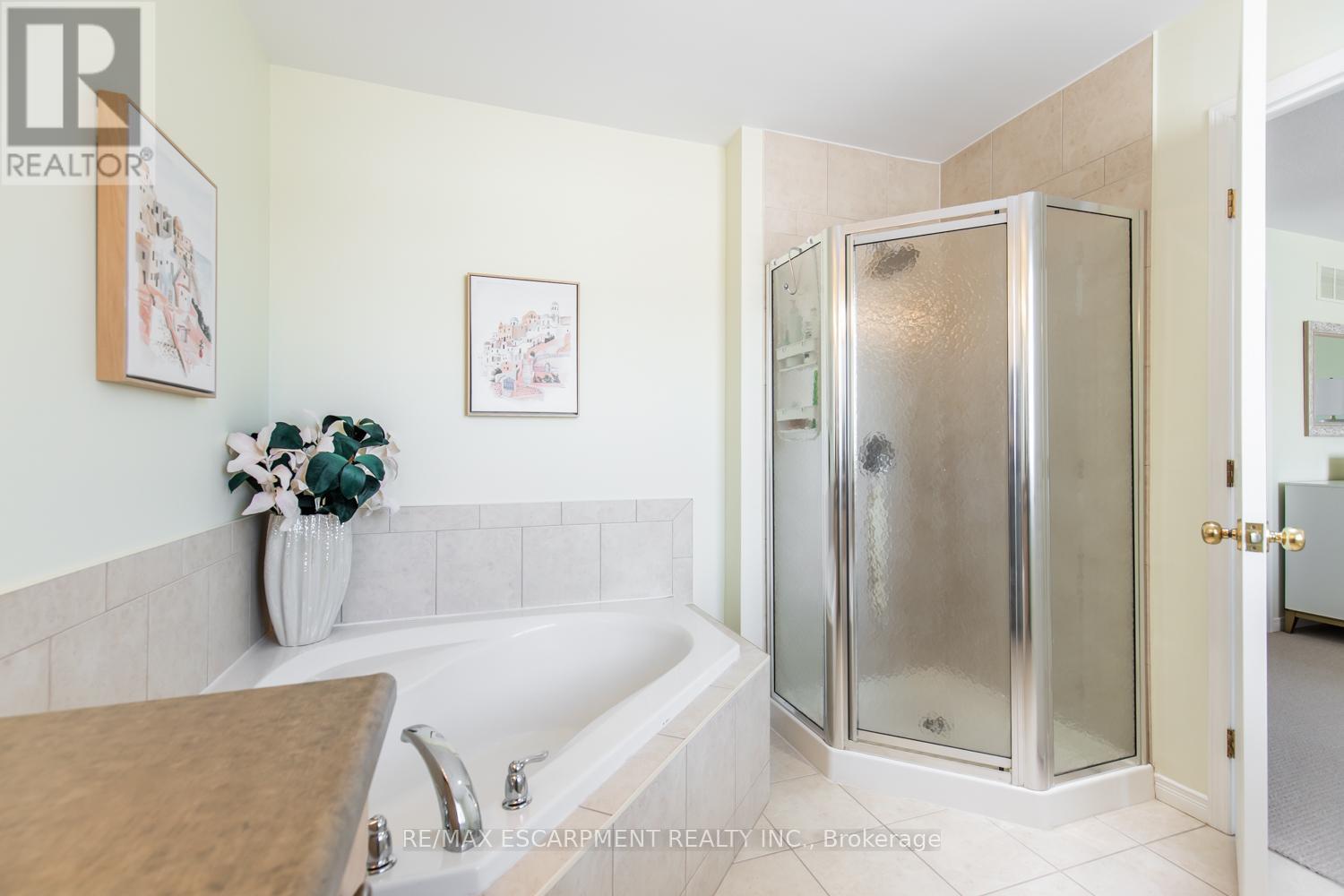 2 - 188 Livingston Avenue, Grimsby, Ontario  L3M 5R7 - Photo 17 - X12391560
