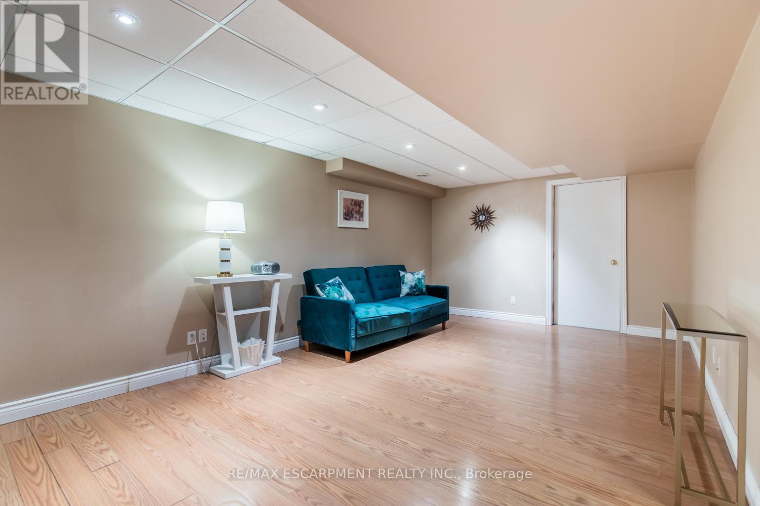 2 - 188 Livingston Avenue, Grimsby, Ontario  L3M 5R7 - Photo 20 - X12391560