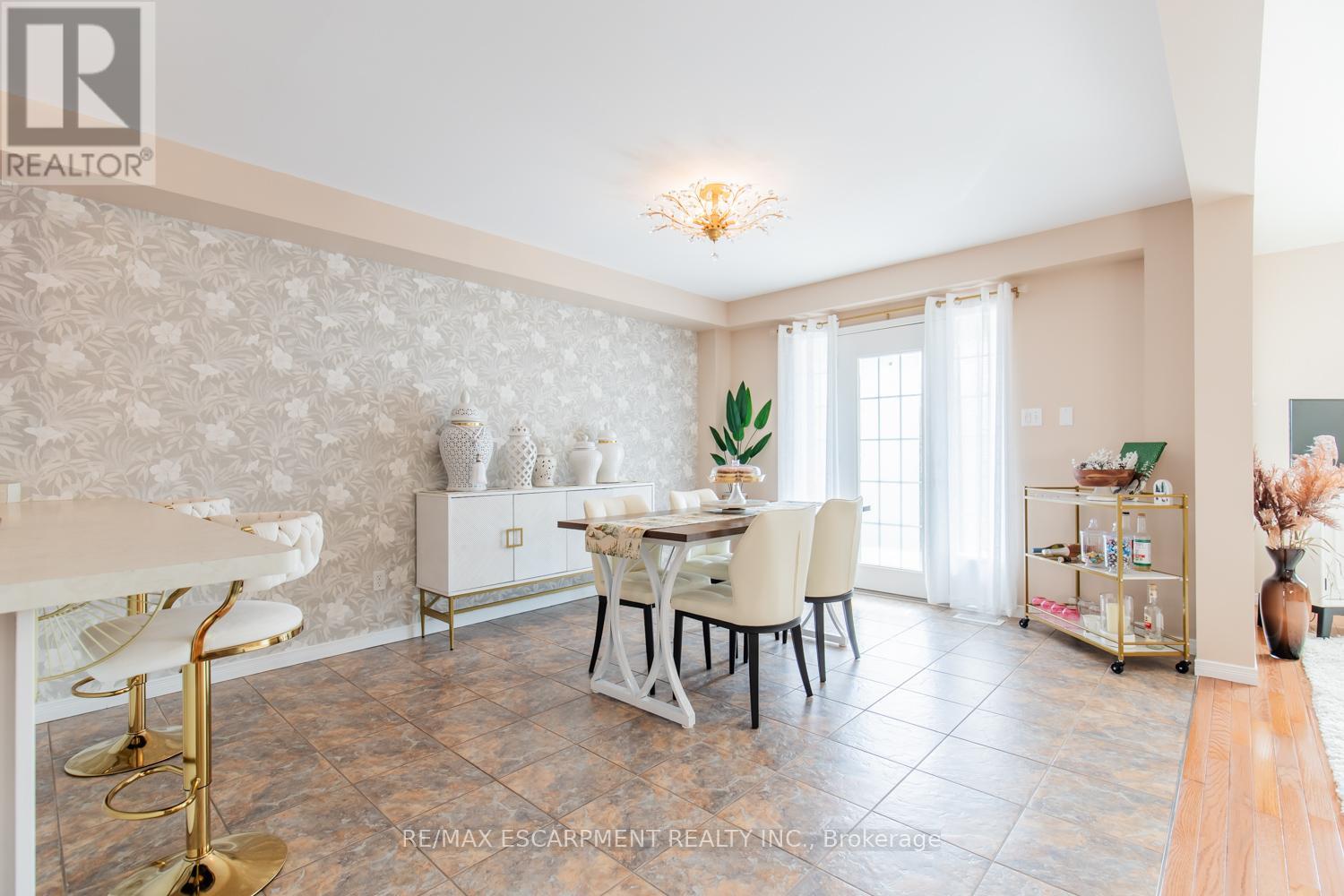 2 - 188 Livingston Avenue, Grimsby, Ontario  L3M 5R7 - Photo 8 - X12391560