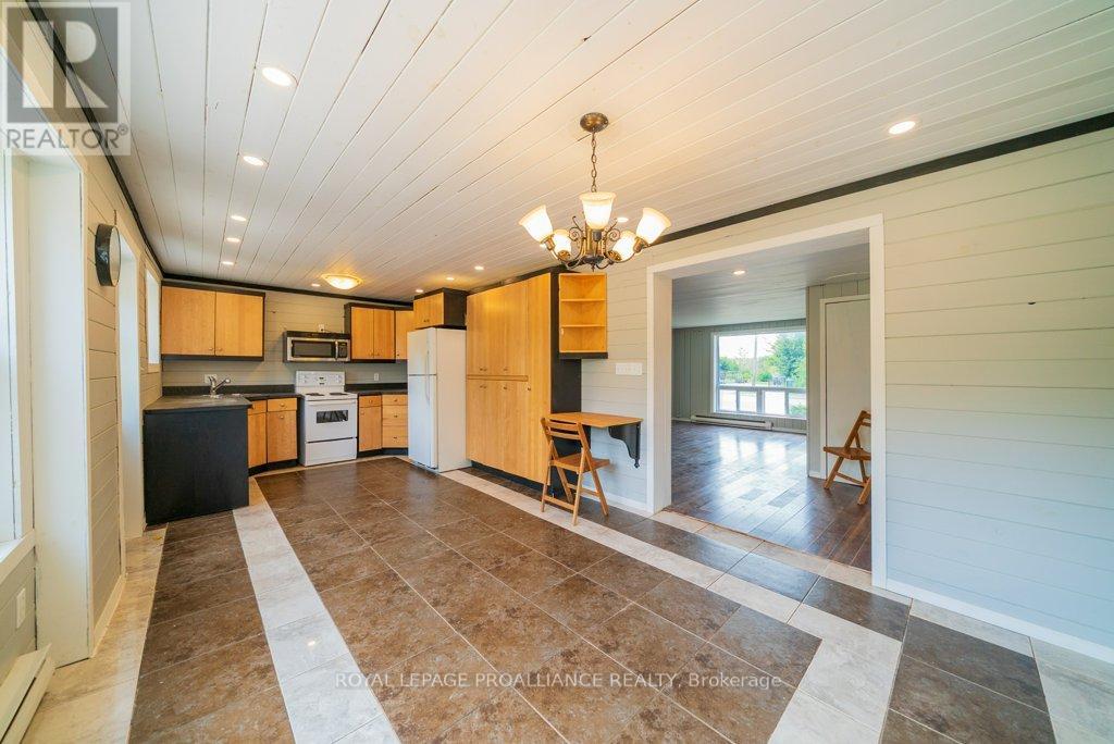 12275 Highway 41, Addington Highlands, Ontario  K0H 2G0 - Photo 9 - X12391836