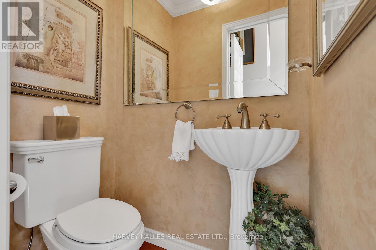 68 Sylvan Valleyway, Toronto (Bedford Park-Nortown), Ontario  M5M 4M3 - Photo 10 - C12391633