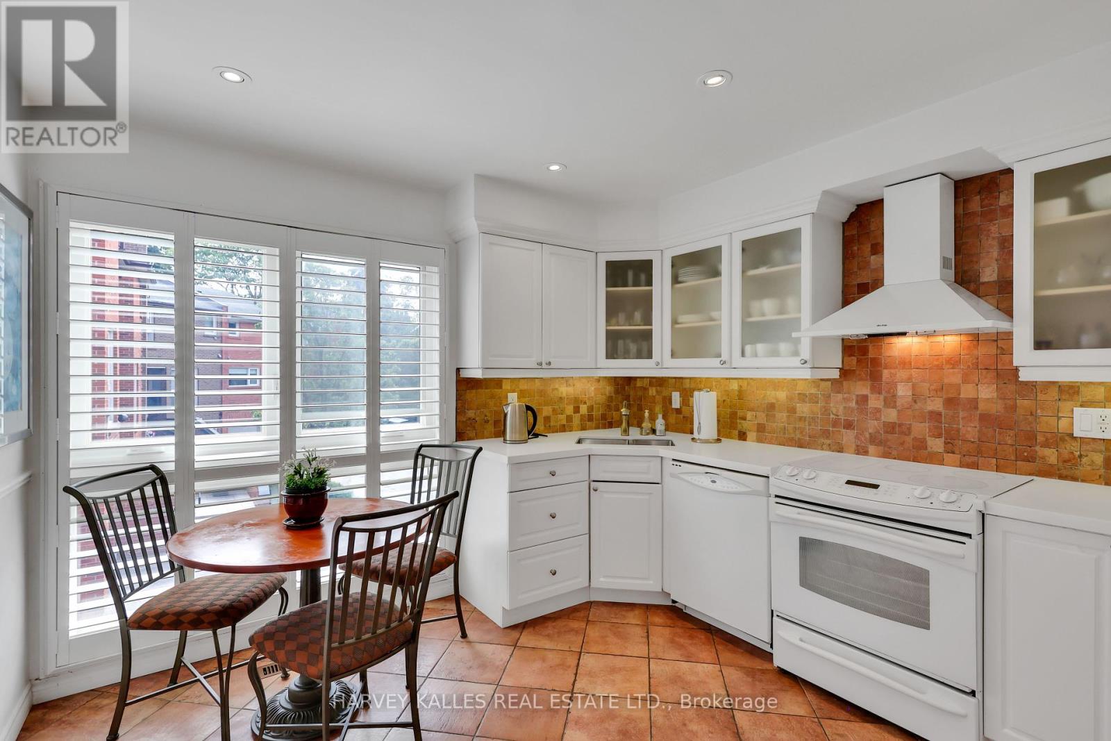 68 Sylvan Valleyway, Toronto (Bedford Park-Nortown), Ontario  M5M 4M3 - Photo 18 - C12391633