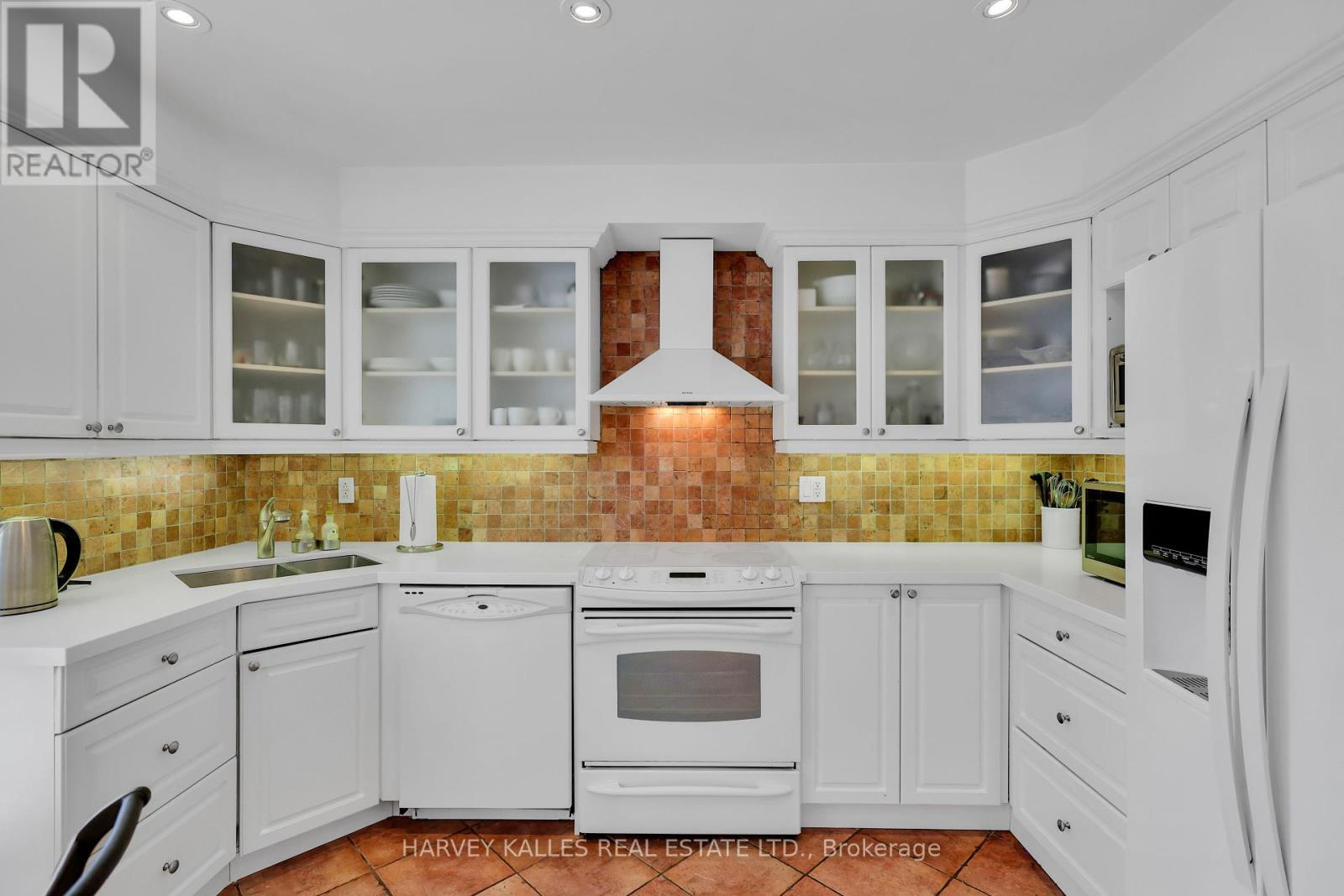 68 Sylvan Valleyway, Toronto (Bedford Park-Nortown), Ontario  M5M 4M3 - Photo 19 - C12391633