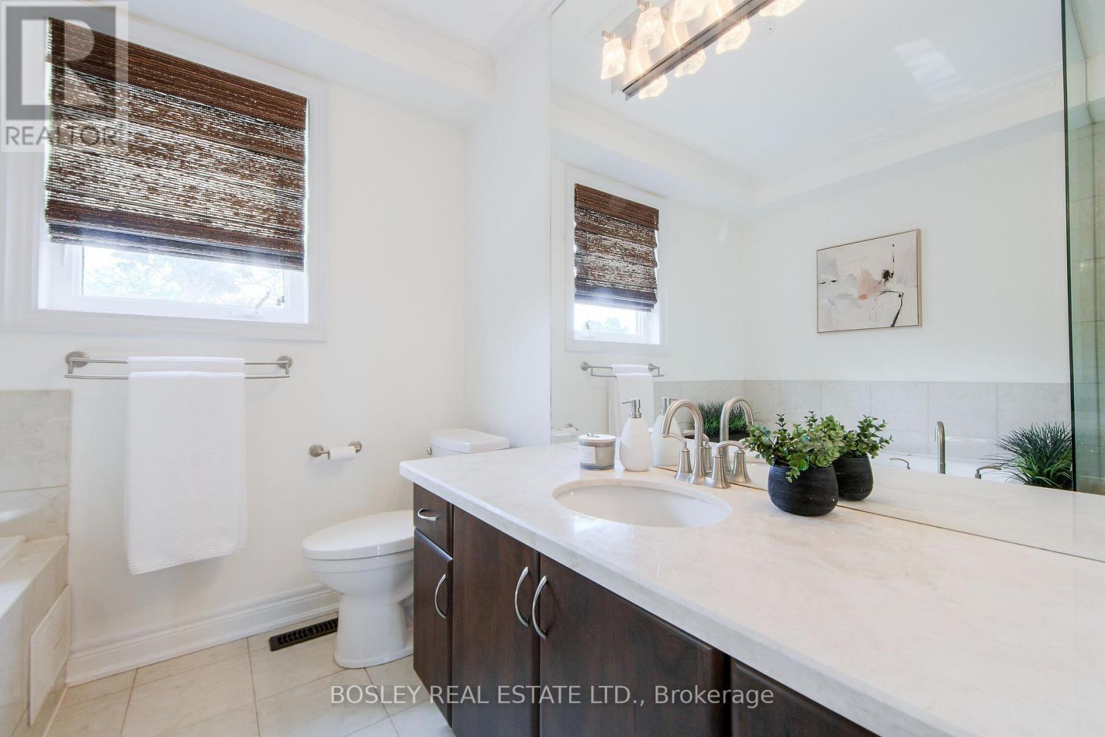 188 Mccaul Street, Toronto, Ontario  M5T 1W5 - Photo 17 - C12391675
