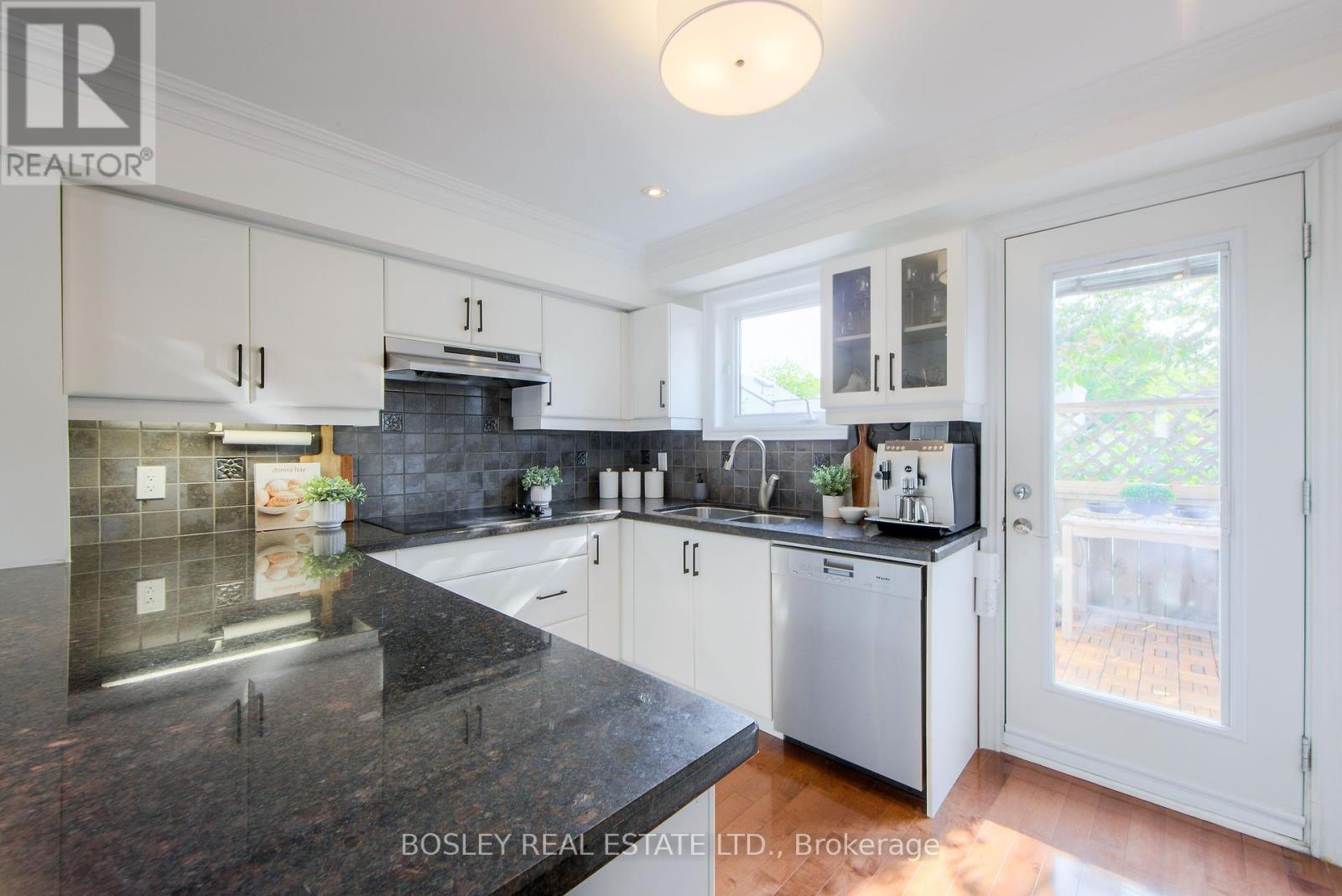 188 Mccaul Street, Toronto, Ontario  M5T 1W5 - Photo 6 - C12391675