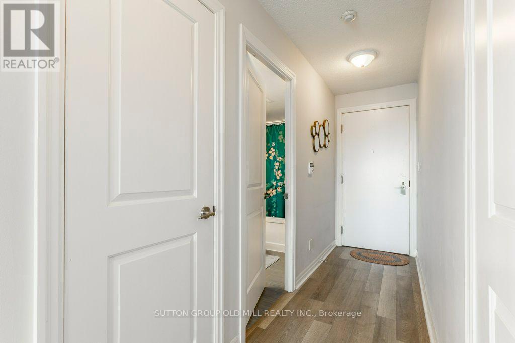 1909 - 2015 Sheppard Avenue E, Toronto, Ontario  M2J 0B3 - Photo 2 - C12391688