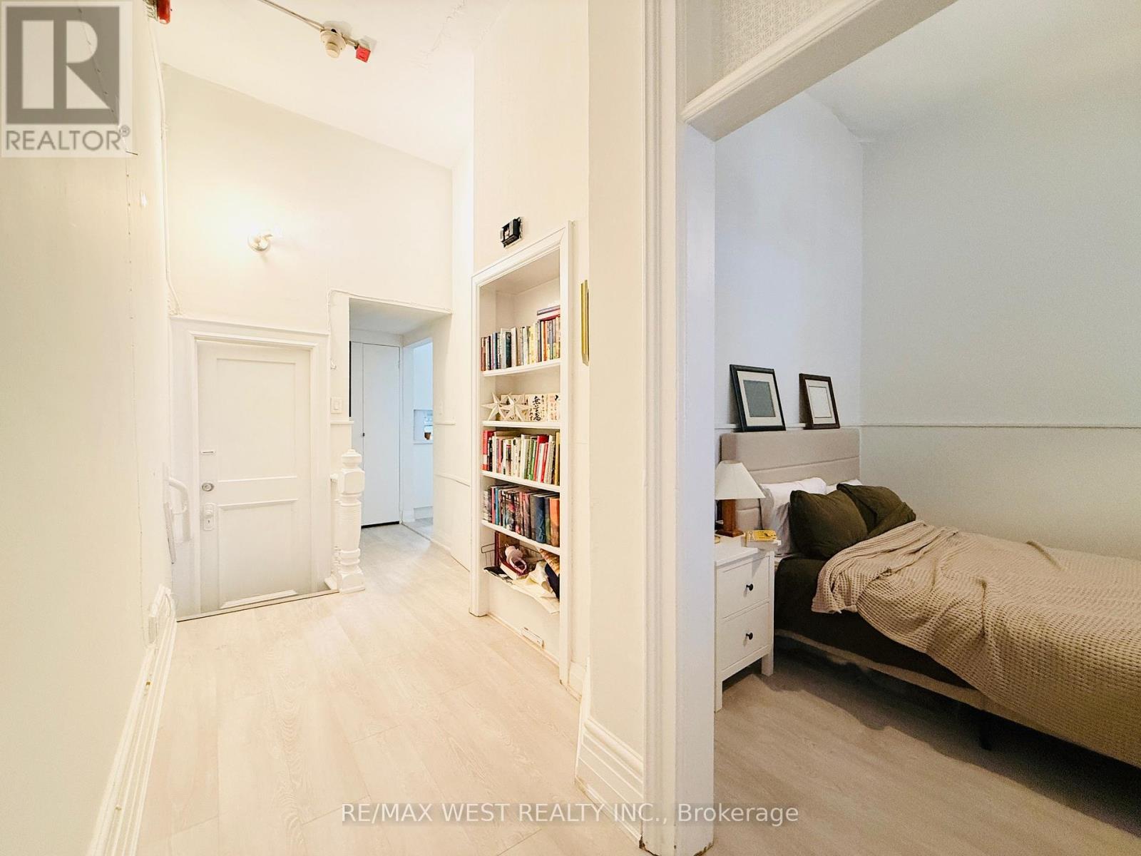 2nd Flr - 588 Yonge Street, Toronto, Ontario  M4Y 1Z3 - Photo 13 - C12391771