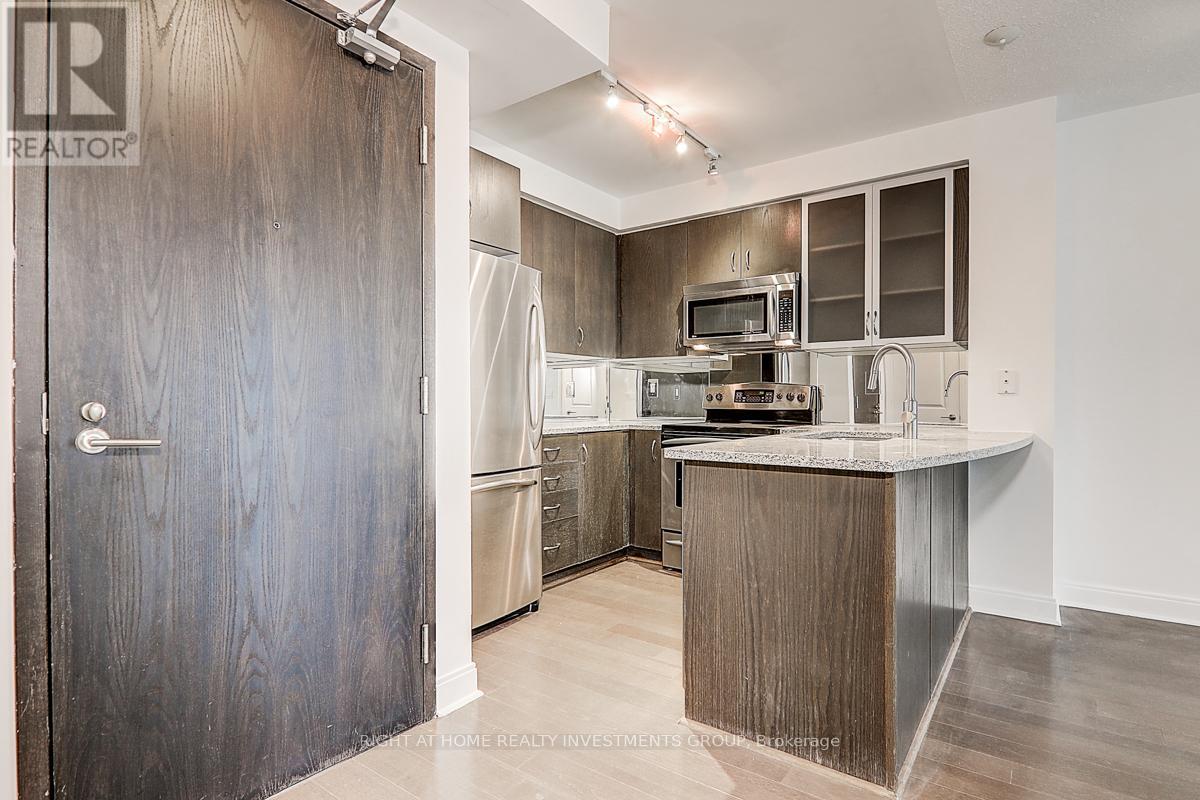 704 - 18 Yorkville Avenue, Toronto, Ontario  M4W 1L4 - Photo 3 - C12391786