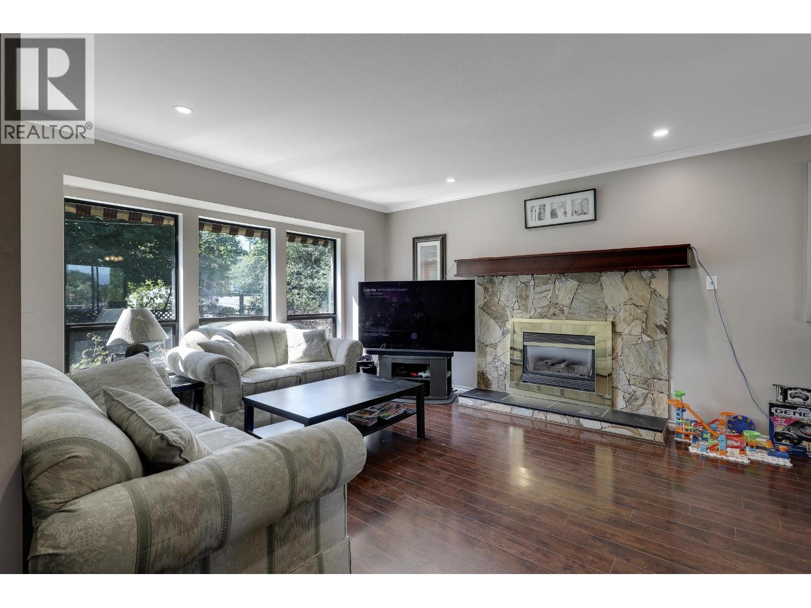 22705 124 Avenue, Maple Ridge, British Columbia  V2X 4K2 - Photo 2 - R3044379