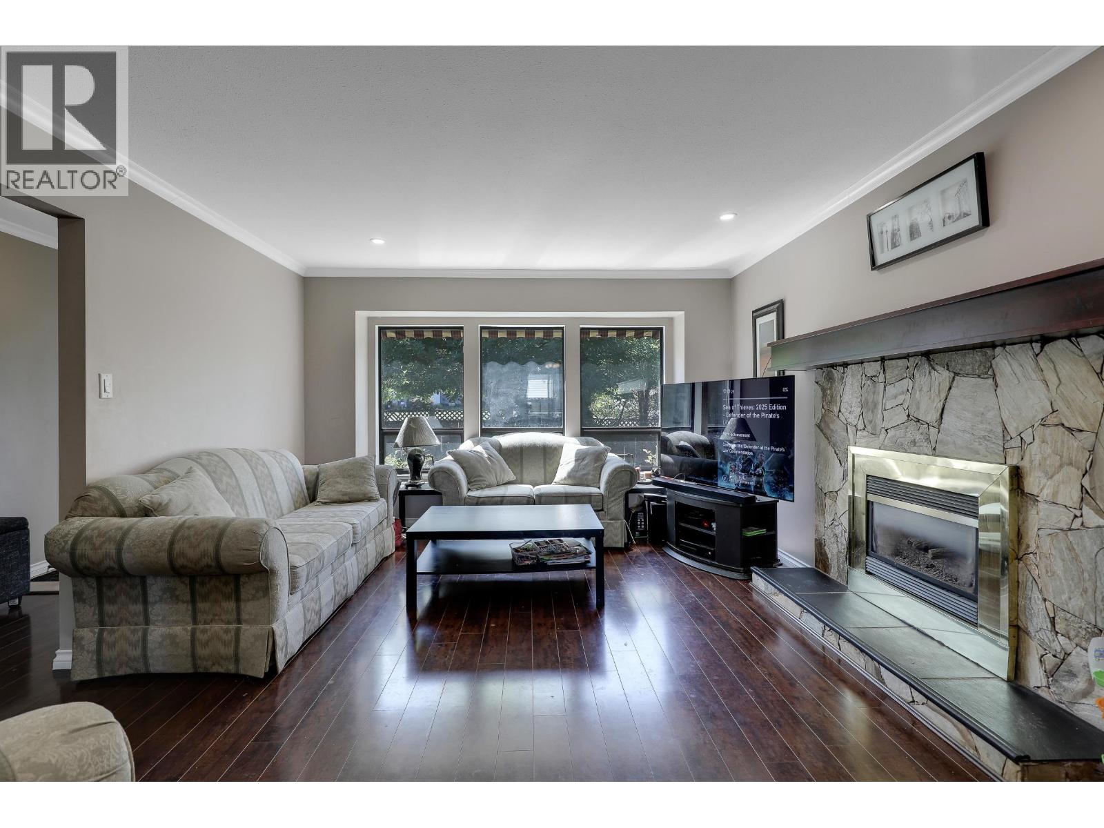 22705 124 Avenue, Maple Ridge, British Columbia  V2X 4K2 - Photo 3 - R3044379