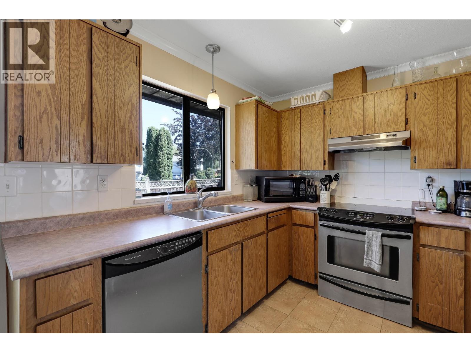 22705 124 Avenue, Maple Ridge, British Columbia  V2X 4K2 - Photo 9 - R3044379