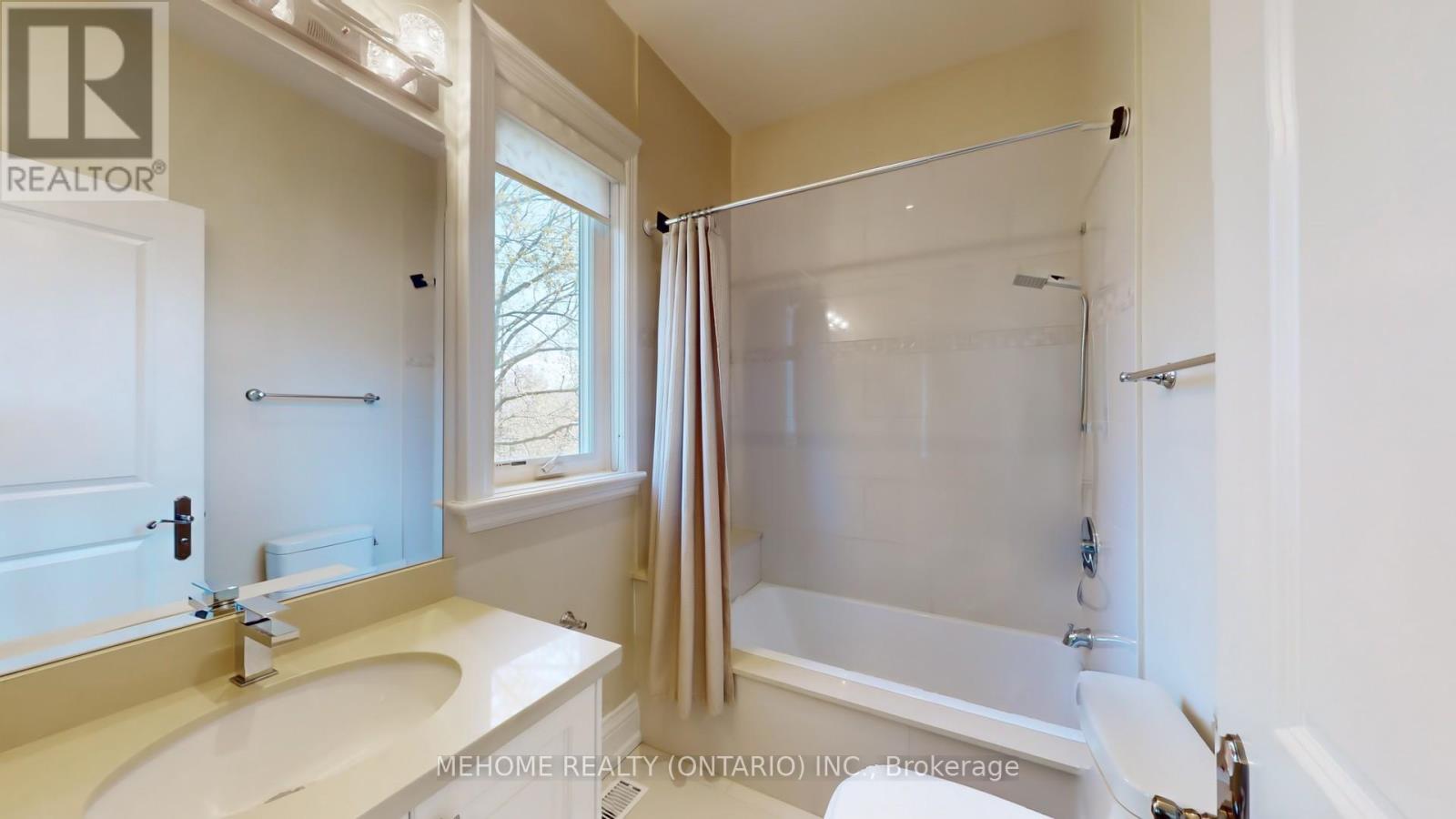 19 Parker Avenue, Richmond Hill (Oak Ridges), Ontario  L4E 2X3 - Photo 33 - N12390940