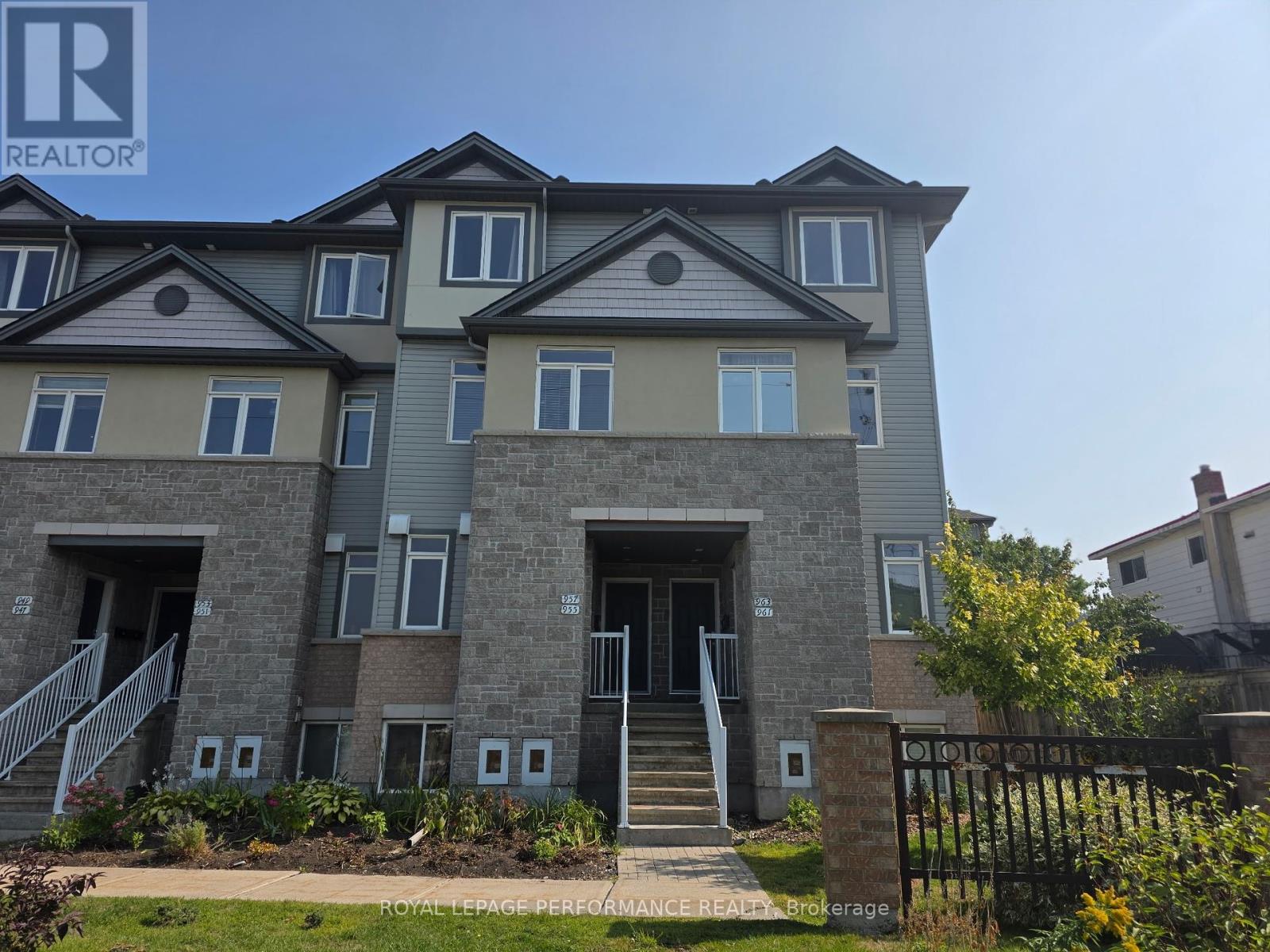 961 CUMMINGS AVENUE, ottawa, Ontario