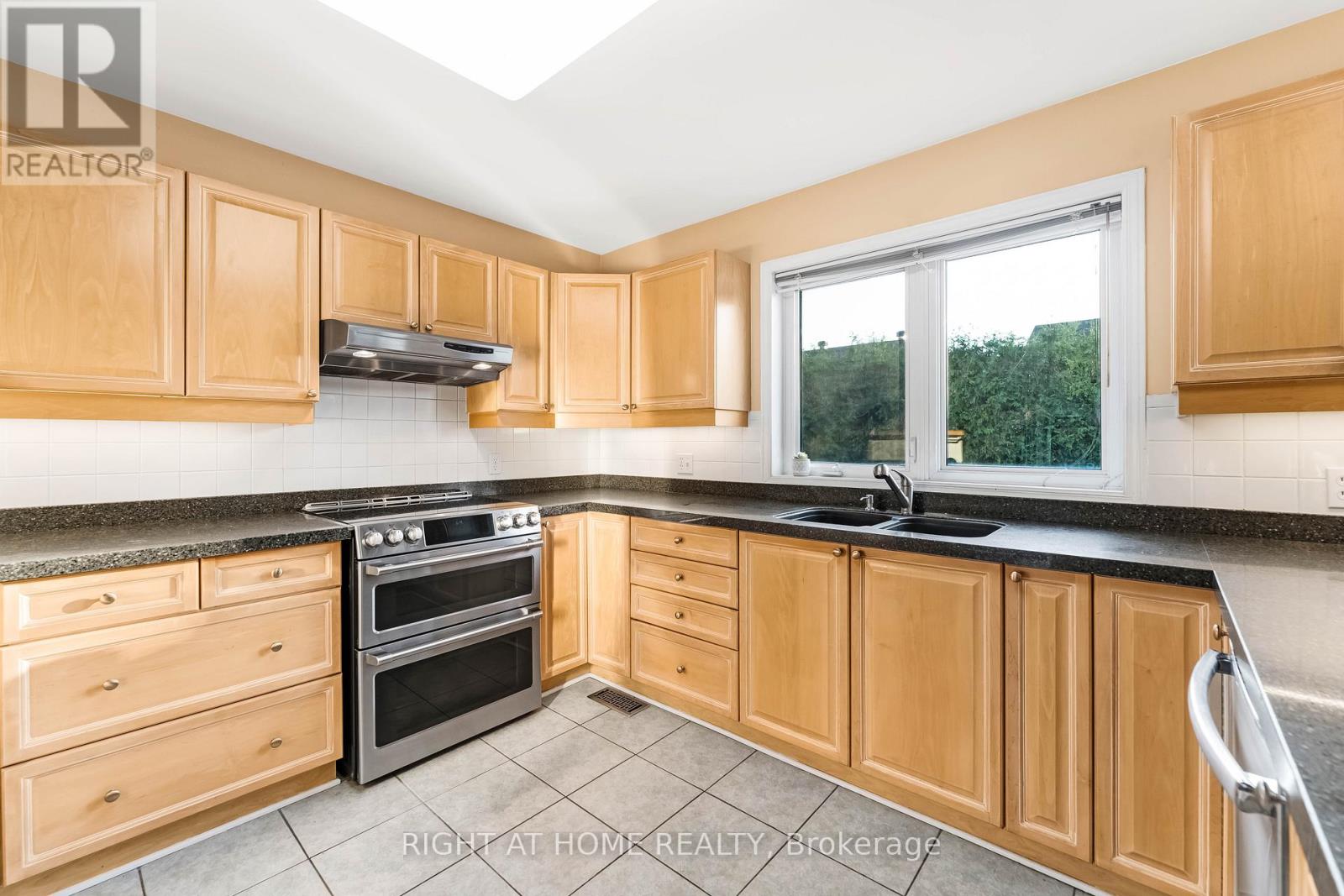 6196 Ravine Way, Ottawa, Ontario  K1C 2W4 - Photo 11 - X12391848