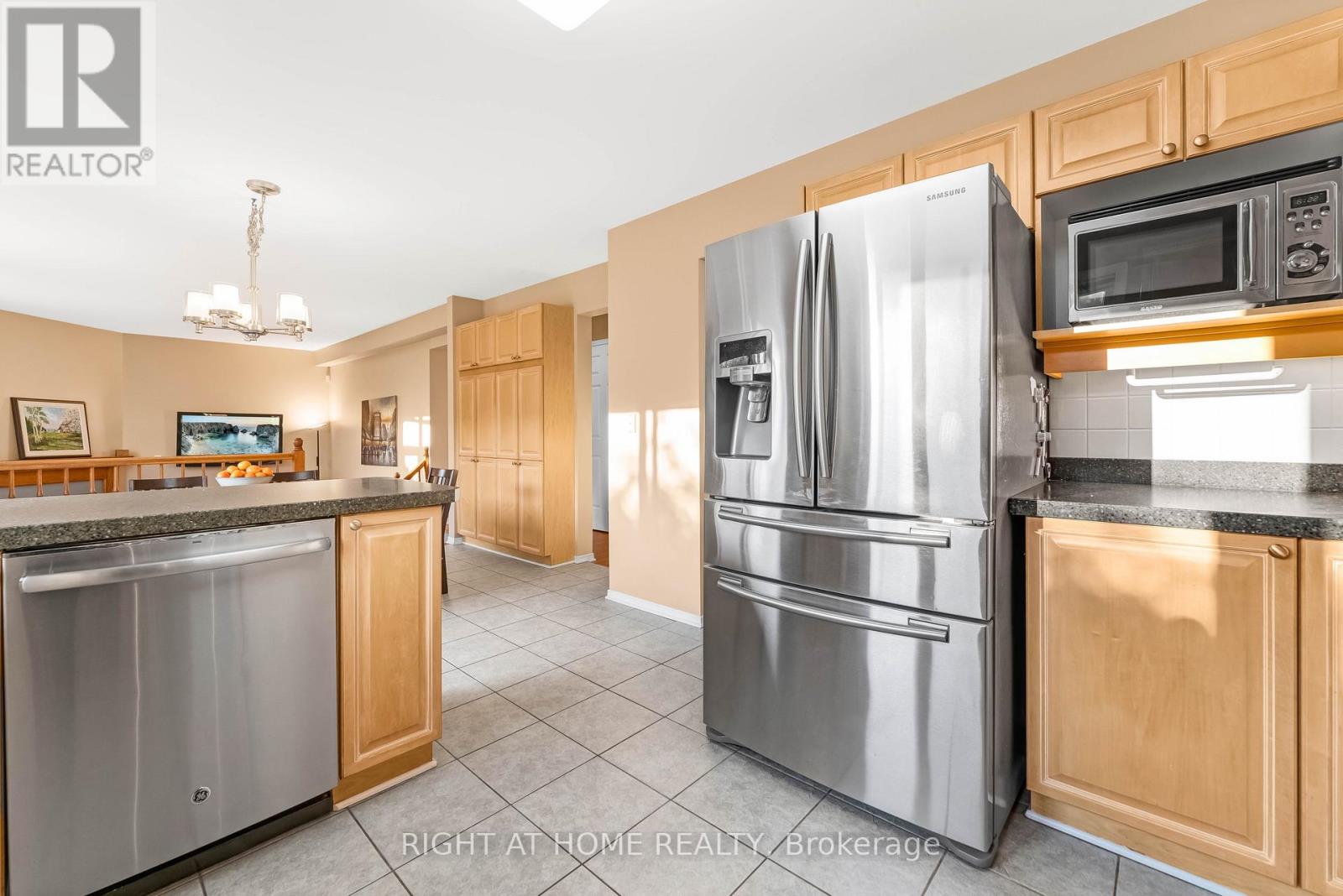 6196 Ravine Way, Ottawa, Ontario  K1C 2W4 - Photo 13 - X12391848